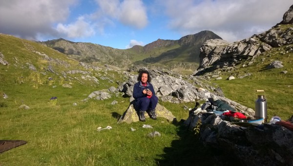 Breakfast for two at 2000 meters managed with the  Kelly Trekker.